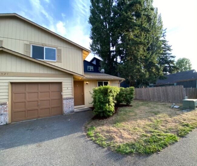 6523 47th Ave NE Townhome For Rent in Marysville, WA