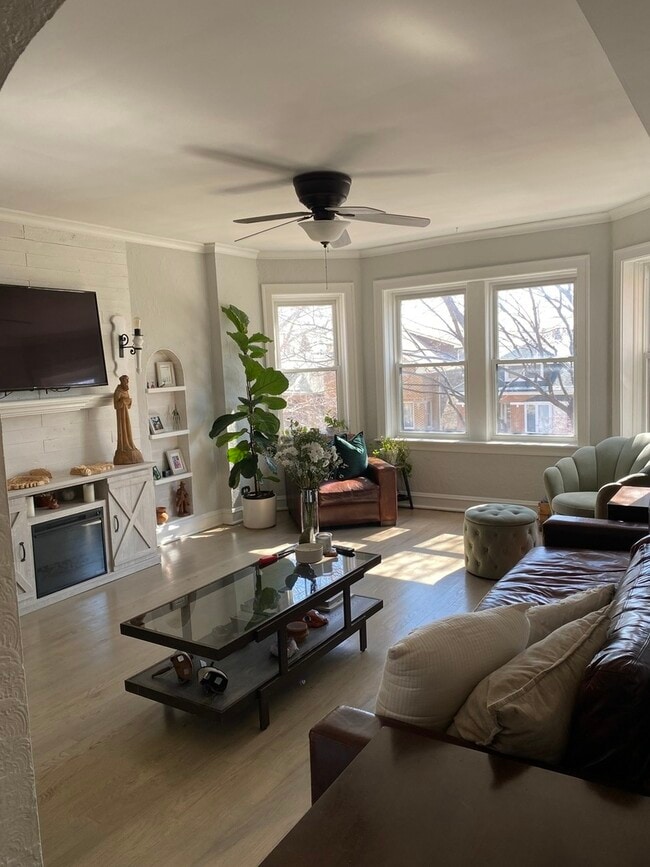 Photo - 5328 W Drummond Pl Unit 2