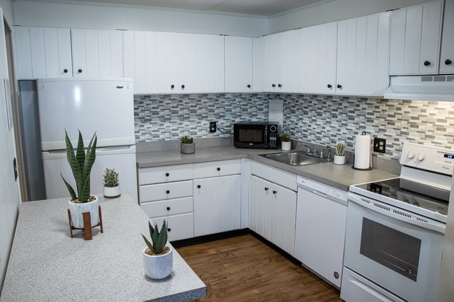 Kitchen - 3405 Charlemagne Cir Unit 3405