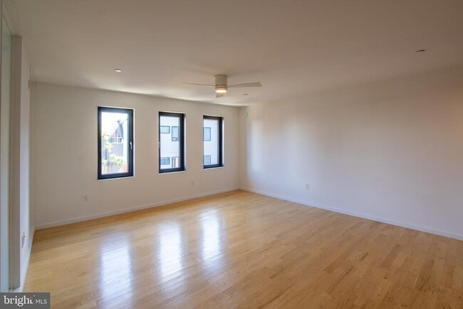 Photo - 152 W Laurel St Unit 405