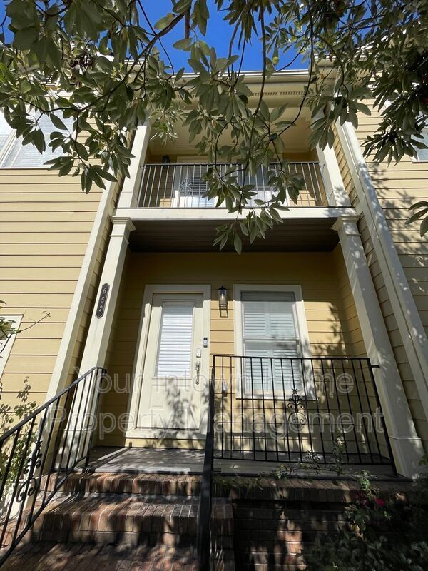 Photo - 652 Irwin St NE