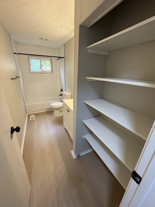 Photo - 2526 Queenswood Dr