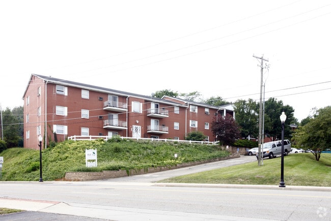 Hilltop Apartments - Hilltop Apartments