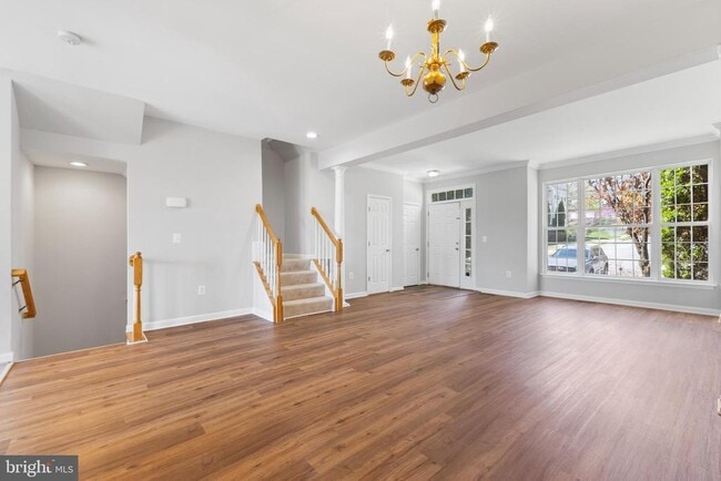 Photo - 2925 Rotterdam Loop