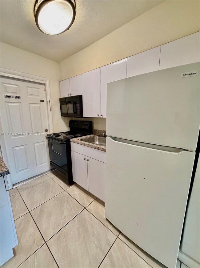 Photo - 2571 NW 13th Ct Unit 2