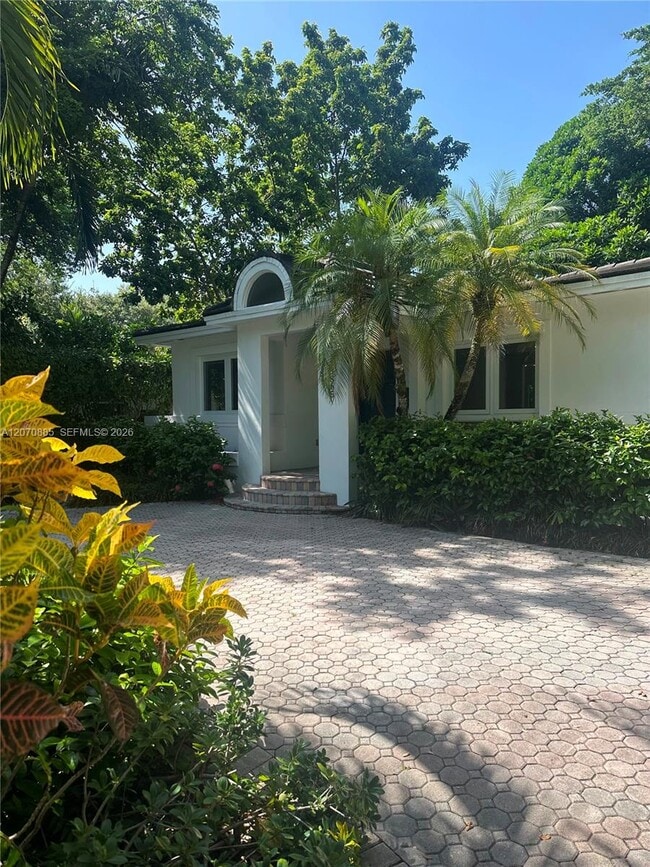 Photo - 3865 Poinciana Ave
