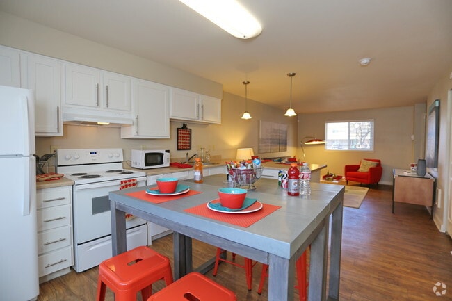 2 BR-Kitchen - Greenpointe Townhomes