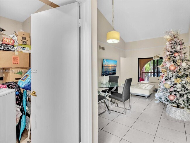 Photo - 10241 NW 9th St Cir Unidad 204-5