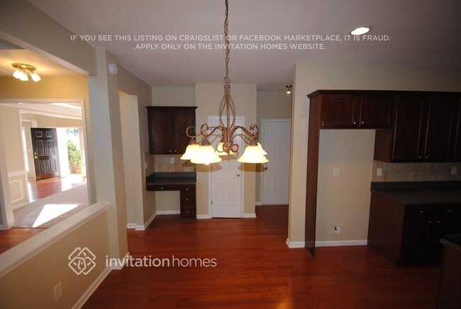 Photo - 5372 Heyward Pl SW