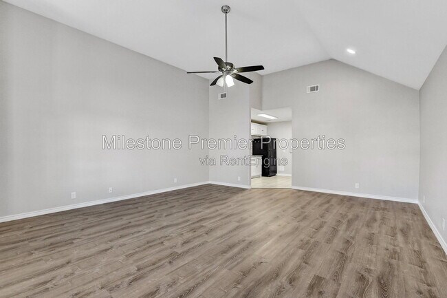 914 W Houston St
