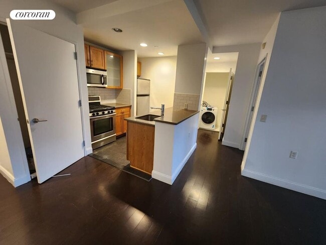 Building Photo - 327 E 101st St Rental