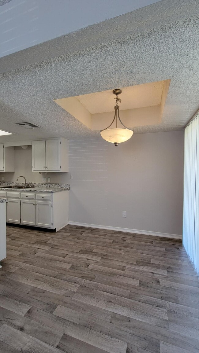 2 bed Flat dining room - Cedar Craft Apartments