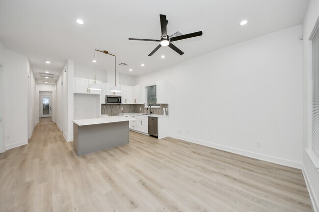 Photo - 6930 Liverpool St