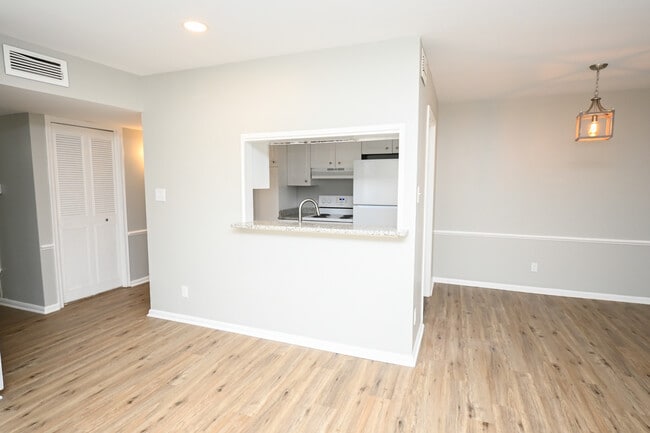 Exterior Kitchen - 3730 Fairfield Ave Unit 234