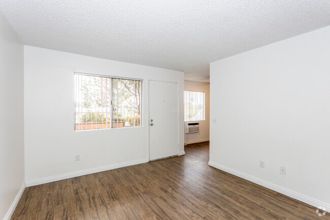 1 BR, 1BA - 585SF