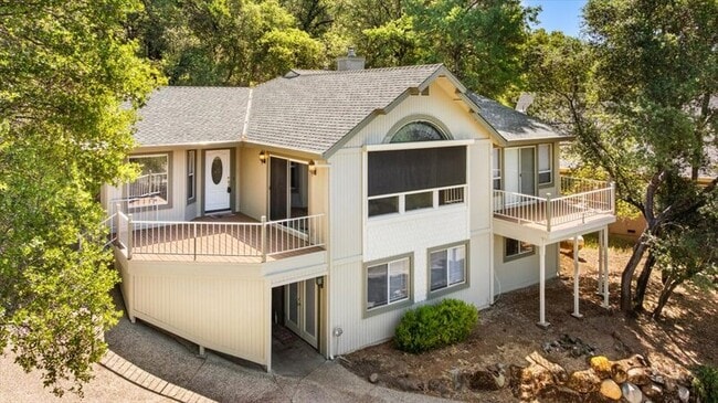 Photo - 18610 Jayhawk Dr