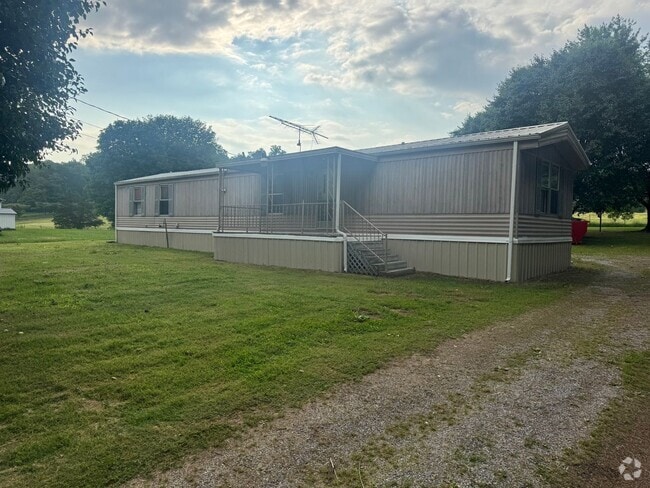 Building Photo - 2 Bedroom 2 Bath Mobile Home in Greenevill...