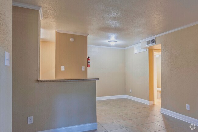 2BR, 2BA - 829SF