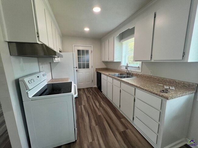 Photo - 110 Trinity Dr