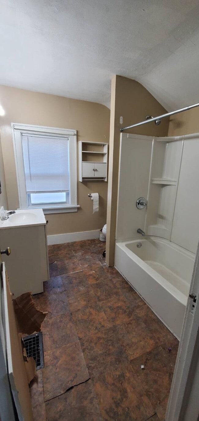 Photo - 1213 Woodland Ave SE