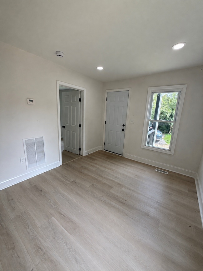 Photo - 7612 Hackett Ave