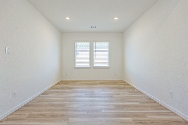 21510 Banpo Bend Dr