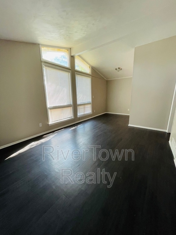 Photo - 3395 Edgar St