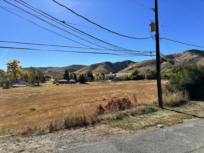 Photo - "Charming 3-Bedroom Condo with Hardwood Floors & 2 Full Baths in Golden, CO!" Unit 4