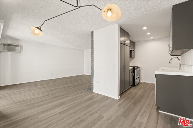 Photo - 1457 Butler Ave Unidad 2