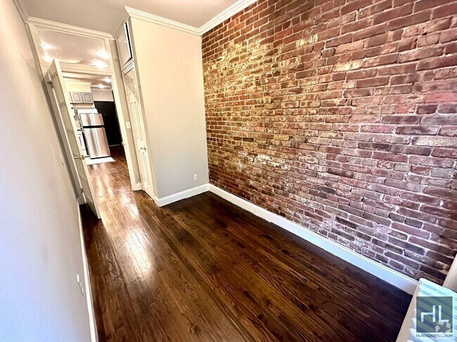 Building Photo - Tenth Avenue Rental