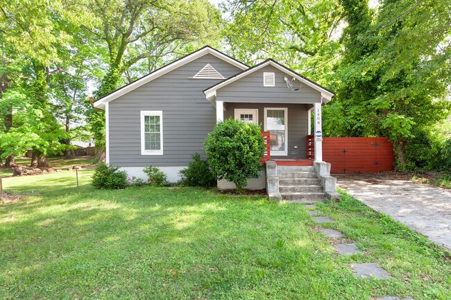 Updated 3bd/2ba Ranch Blocks From Downtown... - Updated 3bd/2ba Ranch Blocks From Downtown... House