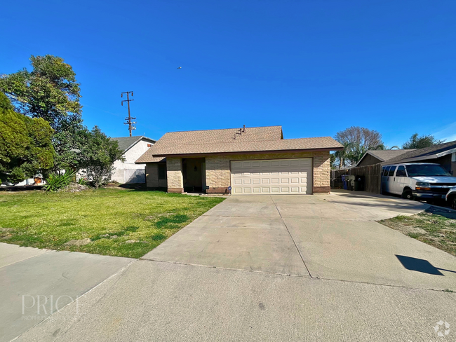 Building Photo - Single family 3 Bedroom Home with 2 bath 2...