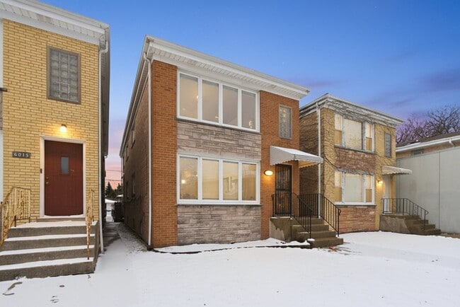 Building Photo - 6017 W Montrose Ave Unit 2