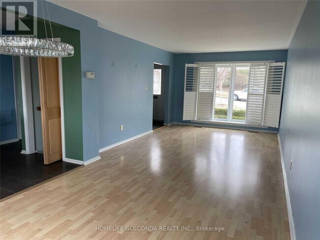 Photo - 24 Meadowglade Crescent