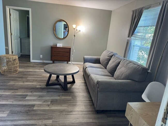 Building Photo - 10433 Briarbend Dr Rental