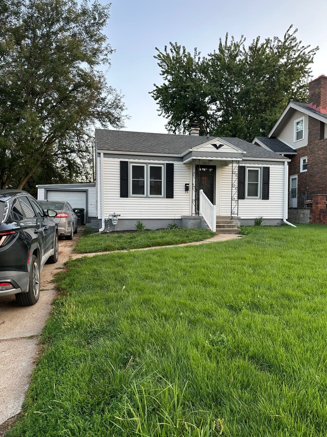 3017 Huntington Ave
