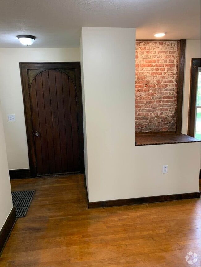 Building Photo - 1848 Morgantown Ave Rental