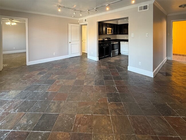 Building Photo - 1919 Portsmouth St Unit 10