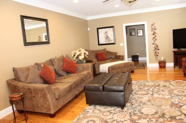 Photo - 56 East Side Dr Unidad Right