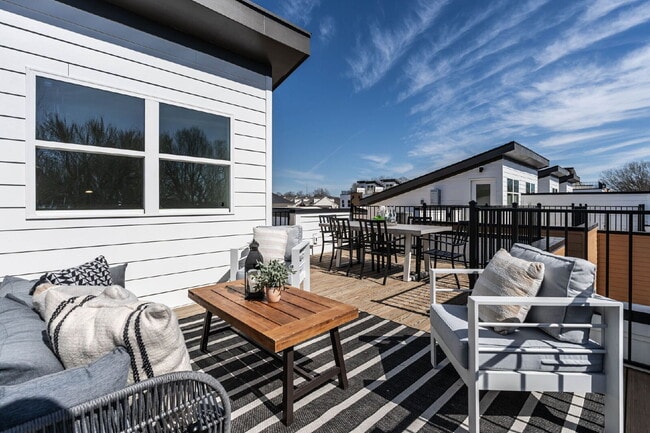 Building Photo - 611 Walnut Hts Dr Unit 102