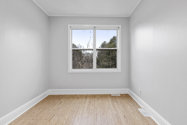 Photo - 2 Bed 1 Bath - 238 Notre Dame de Lile Unité 3