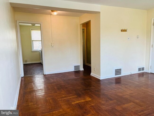 Building Photo - 6 Corbin Ct Unit A