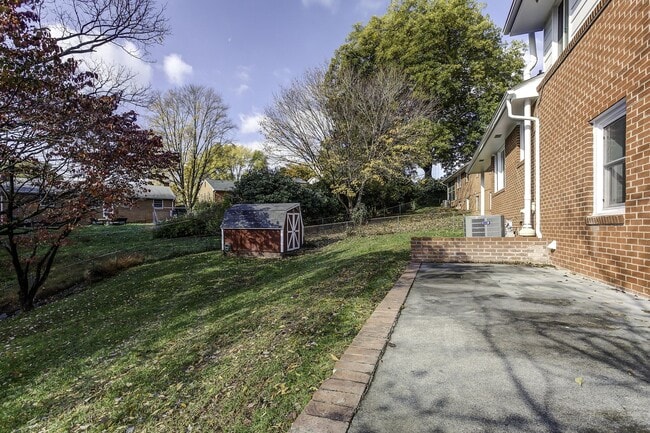 Photo - 110 Shasta Ct