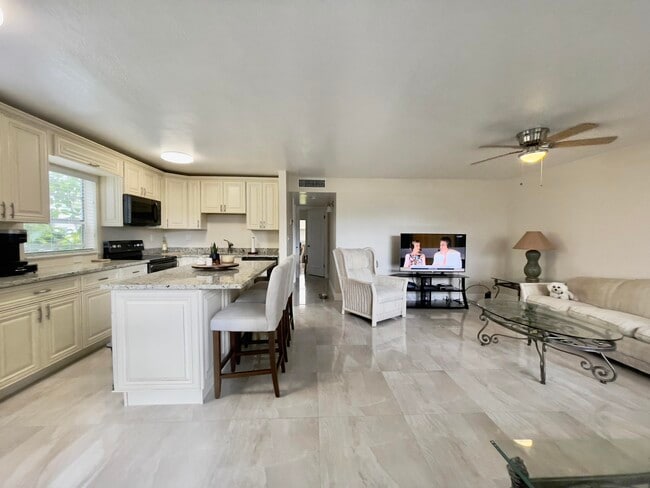 Photo - 117 Flanders C