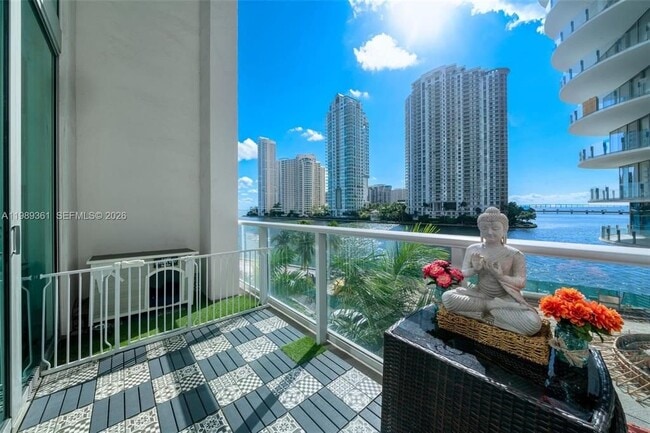 Photo - 300 S Biscayne Blvd Unit L410