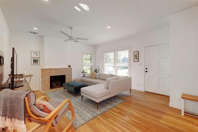 Photo - 4602 Eilers Ave