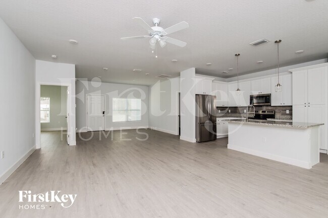 Photo - 543 Waterside Rd SE