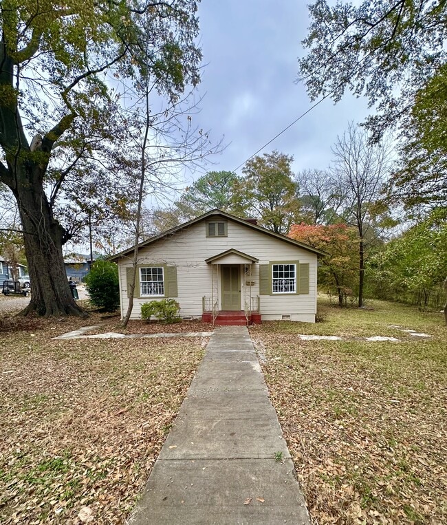 Building Photo - 401 Lexington St