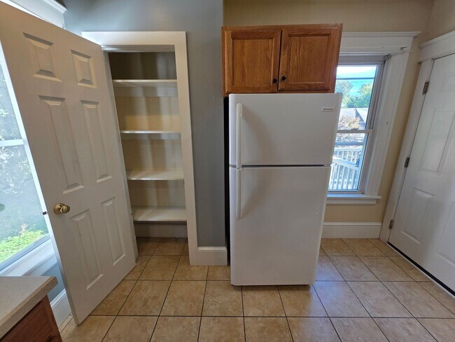 35 Manitou Ave Unit 2 (Upstairs)