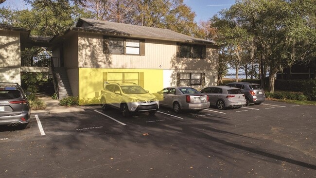 Building Photo - 21 Cristina Ct Unit 6C